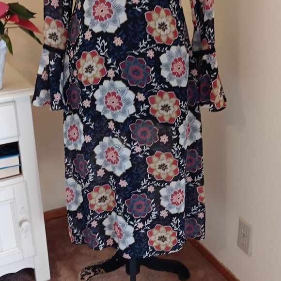 Forever 21 Floral Dress - Picture 3 of 13